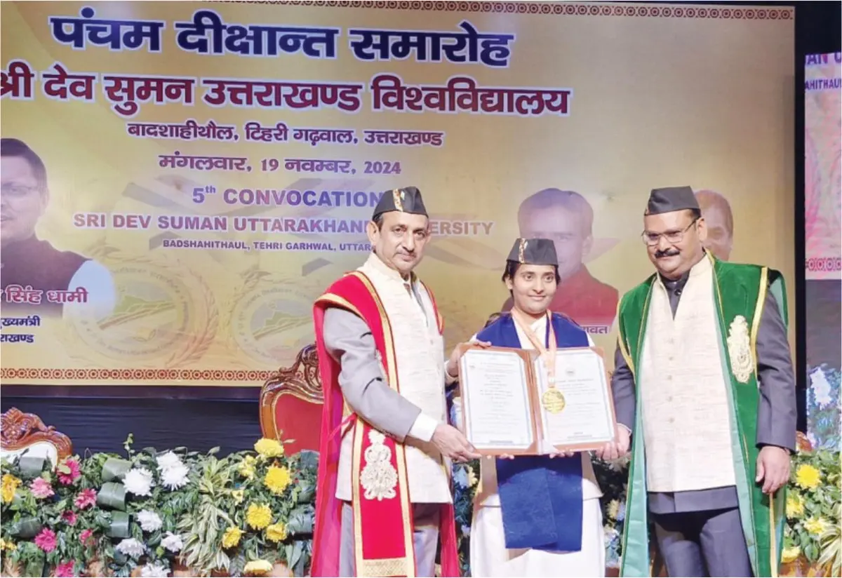 An HEC student being awarded a gold medal on the convocation stage