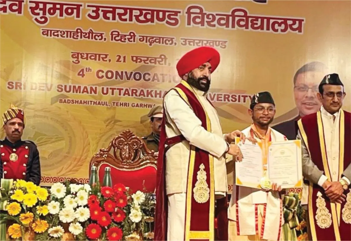 An HEC gold medallist with university dignitaries at the 2024 convocation