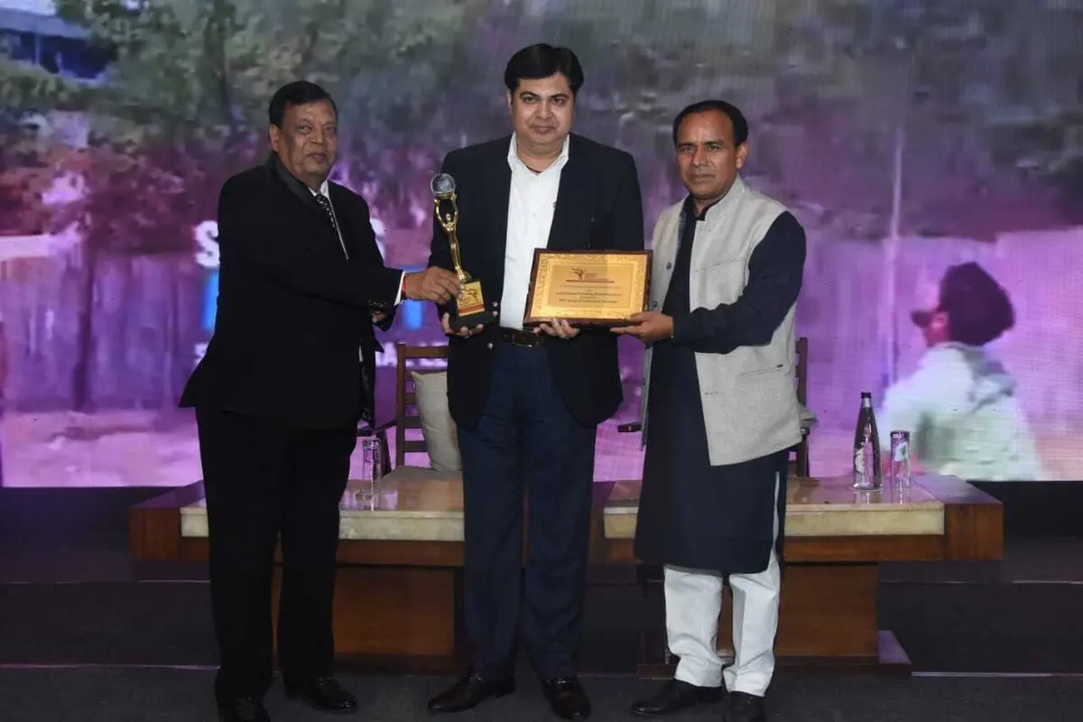 HEC leadership receiving the Best Education Award 2025